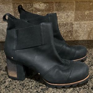 Women’s Sorel Black Leather Heeled Boots Size 10